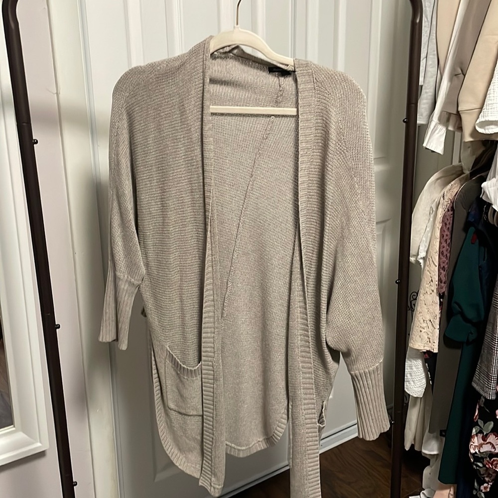 Flowy neutral cardigan